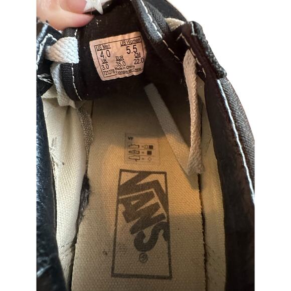 Vans Old Skool Shoes - Picture 6 of 6